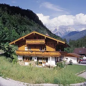 Haus Hölzl Apartment